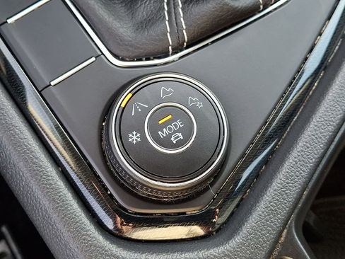 Used 2025 Volkswagen Taos S image 23