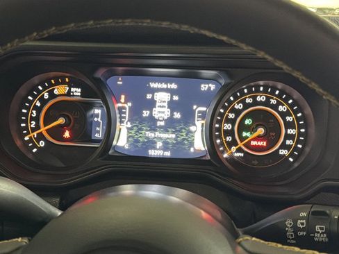 Used 2024 Jeep Wrangler Sport S image 28