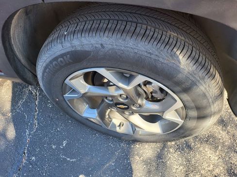 Used 2025 Chevrolet Trax LT w/ LT Convenience Package image 5