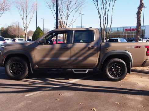 Used 2022 Nissan Frontier PRO-4X w/ Pro-4X Premium Package image 4