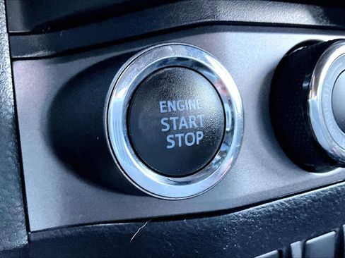 Used 2021 Toyota Tacoma TRD Off-Road w/ Technology Package AWD/4WD image 33