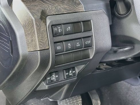 Used 2024 Toyota Tacoma Limited AWD/4WD image 12