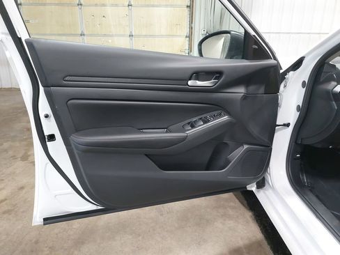 Used 2024 Nissan Altima 2.5 SV AWD/4WD image 26