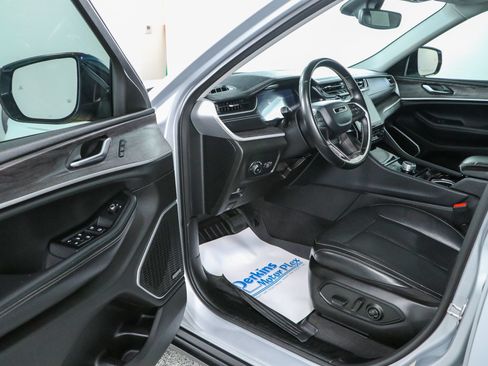 Used 2021 Jeep Grand Cherokee L Limited RWD image 3