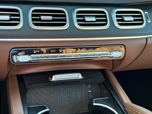 Certified 2025 Mercedes-Benz GLS 450 4MATIC image 35
