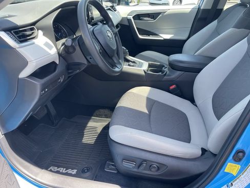 Used 2020 Toyota RAV4 XLE w/ Convenience Package AWD/4WD image 10