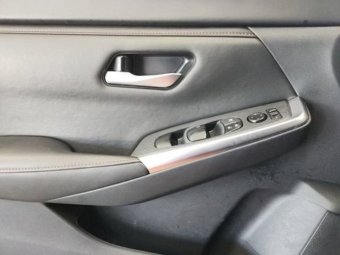Used 2025 Nissan Sentra SR FWD image 18
