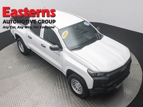Used 2024 Chevrolet Colorado W/T RWD image 3