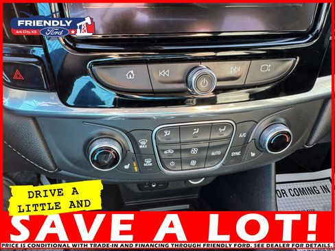 Used 2022 Chevrolet Traverse LT image 34