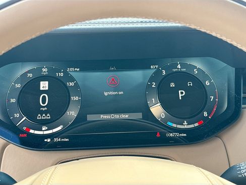 Used 2025 Land Rover Range Rover SE image 38