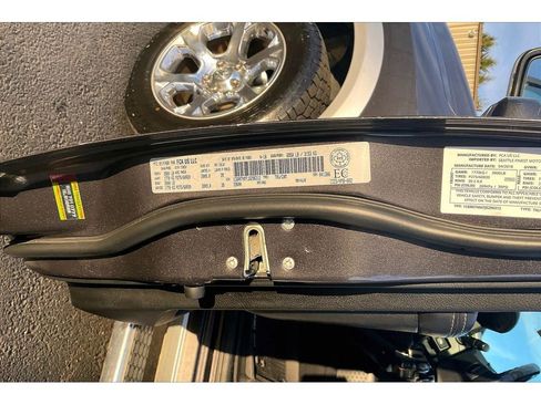 Used 2018 RAM 1500 Laramie image 32