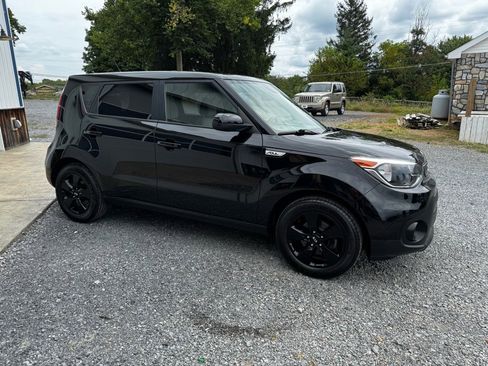 Used 2017 Kia Soul Base w/ Convenience Package image 4