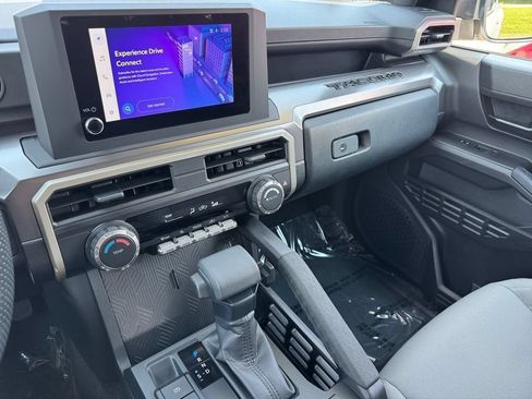 Certified 2025 Toyota Tacoma SR5 AWD/4WD image 29