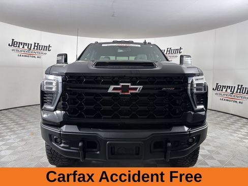 Used 2024 Chevrolet Silverado 2500 ZR2 w/ ZR2 Bison Edition image 3