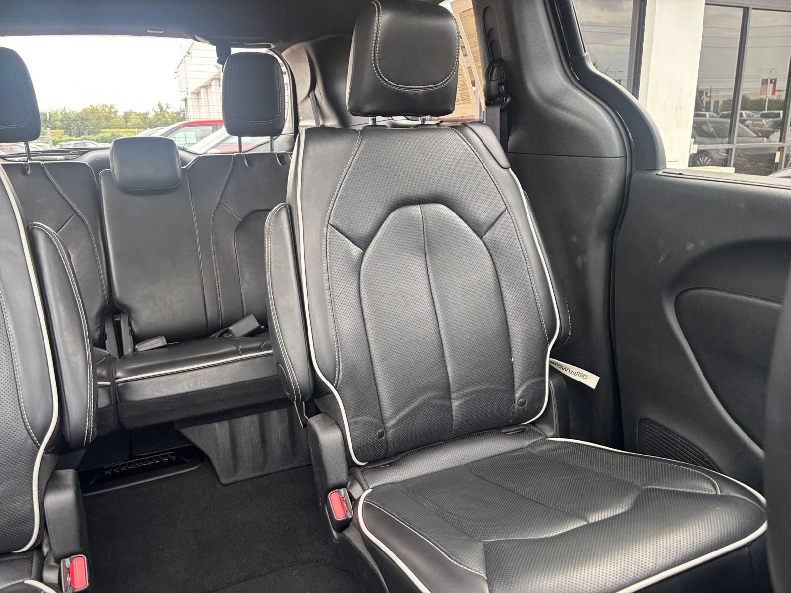 Used 2025 Chrysler Pacifica Limited FWD image 41