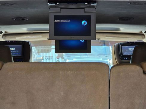 Used 2016 Cadillac Escalade ESV Platinum image 31