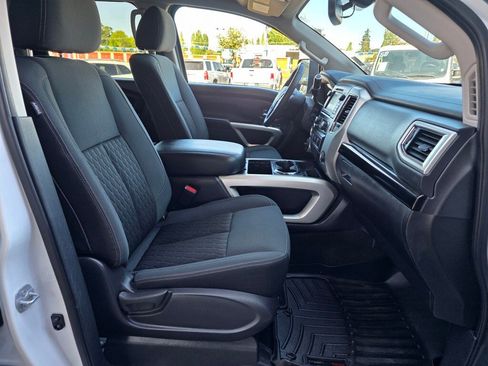 Used 2019 Nissan Titan SV w/ SV Convenience Package image 23