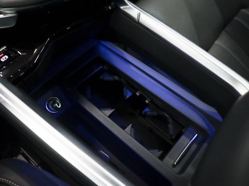 Used 2024 Audi Q8 e-tron Prestige image 25