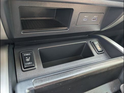 Used 2020 Nissan Titan SV w/ SV Convenience Package image 17