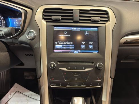 Used 2015 Ford Fusion SE w/ Equipment Group 202A image 18