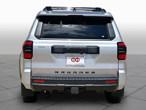 Used 2026 Toyota 4Runner SR5 AWD/4WD image 5