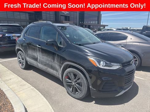 Used 2018 Chevrolet Trax LT w/ Sun & Sound Package FWD image 1