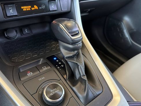 Used 2022 Toyota RAV4 XLE Premium AWD/4WD image 20