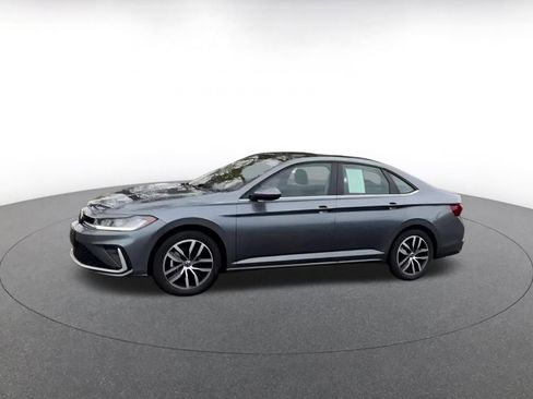 Used 2025 Volkswagen Jetta SE image 8