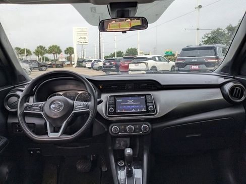 Used 2020 Nissan Kicks S image 17