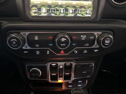 Used 2021 Jeep Gladiator Overland image 15