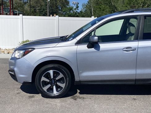 Used 2017 Subaru Forester 2.5i Limited w/ Popular Package #2 AWD/4WD image 2