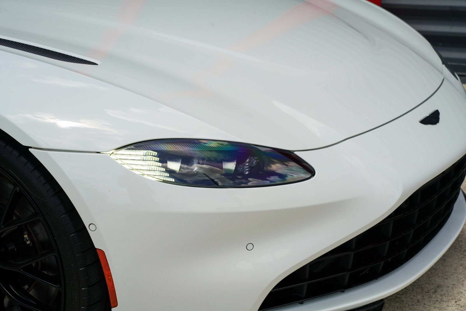 Used 2023 Aston Martin V8 Vantage Coupe RWD image 5