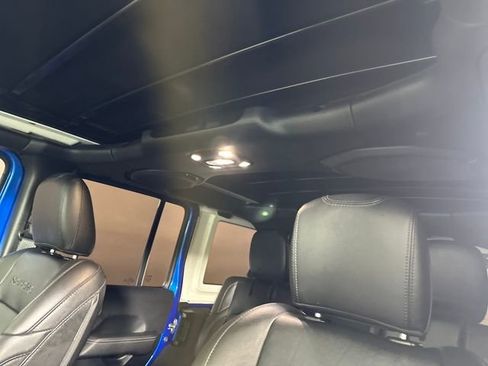 Used 2023 Jeep Wrangler Unlimited Sahara image 12