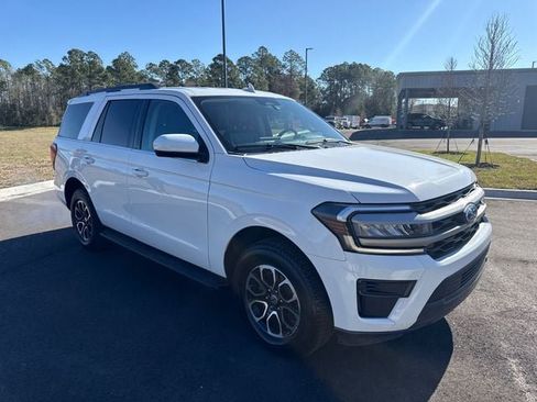 Used 2024 Ford Expedition XLT image 11