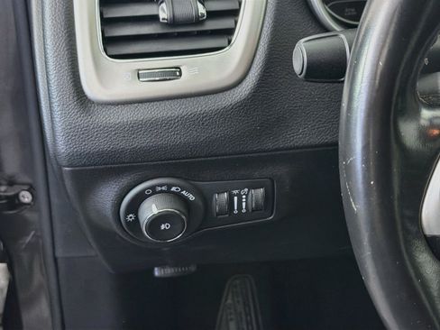 Used 2020 Jeep Compass Latitude w/ Popular Equipment Group FWD image 16