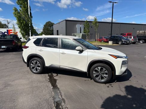 Used 2023 Nissan Rogue SV AWD/4WD image 4