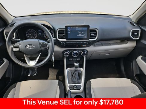 Used 2022 Hyundai Venue SEL FWD image 16