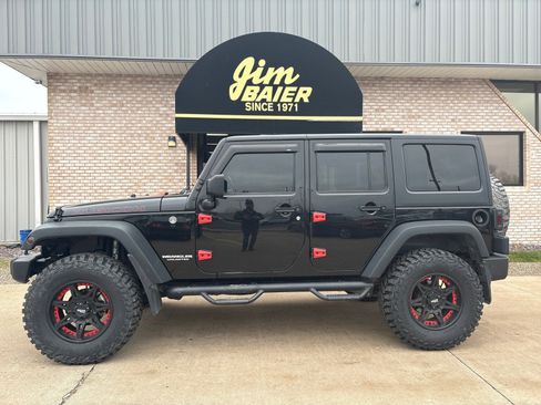 Used 2017 Jeep Wrangler Unlimited Rubicon w/ Max Tow Package image 2