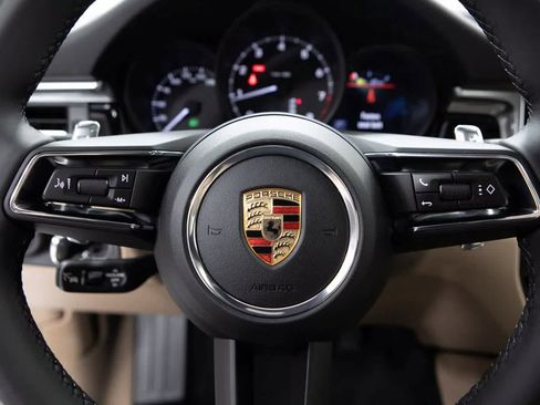 Certified 2026 Porsche Macan image 14