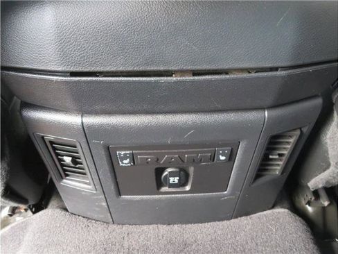 Used 2017 RAM 1500 Laramie image 26