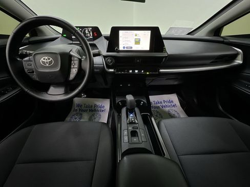 Used 2025 Toyota Prius LE AWD/4WD image 18