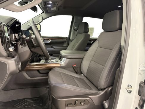 Used 2024 Chevrolet Silverado 1500 LT Trail Boss w/ Convenience Package II image 9