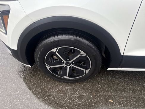 Used 2023 Kia Niro EX image 13