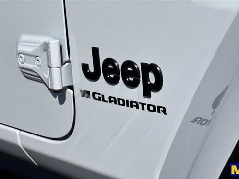 Used 2025 Jeep Gladiator Willys image 34