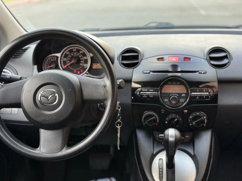 Used 2014 MAZDA MAZDA2 Sport image 19