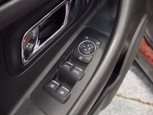 Used 2018 Ford Taurus Limited AWD/4WD image 24