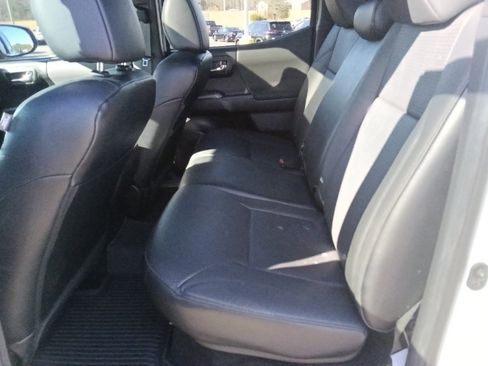 Used 2022 Toyota Tacoma TRD Off-Road image 27