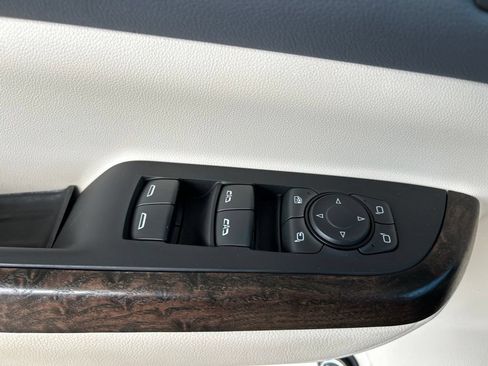 Used 2022 GMC Acadia Denali w/ Denali Ultimate Package FWD image 29