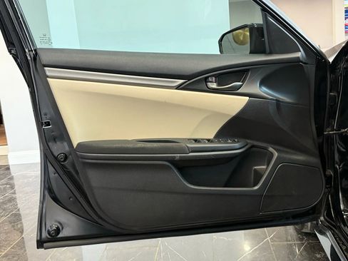 Used 2018 Honda Civic Sport image 7