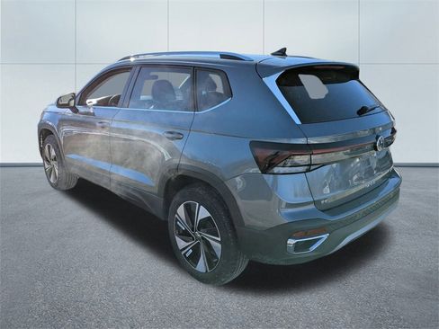 New 2026 Volkswagen Taos SE image 5